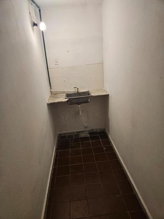 18 de Julio y Cuareim , 4 mts de frente, 180 m2 , doble alt