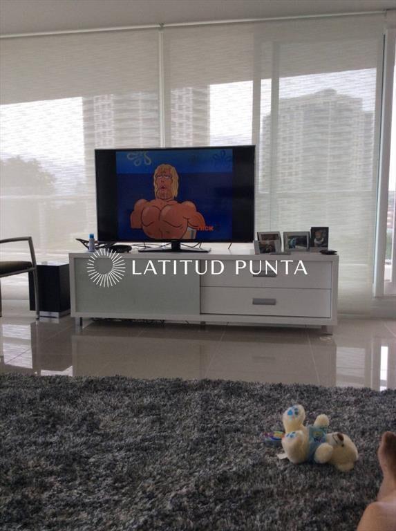 Apartamento en One, 3 dormitorios más dependencia