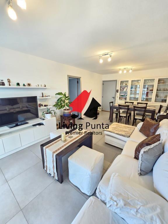 Hermoso apto en venta con parrillero propio