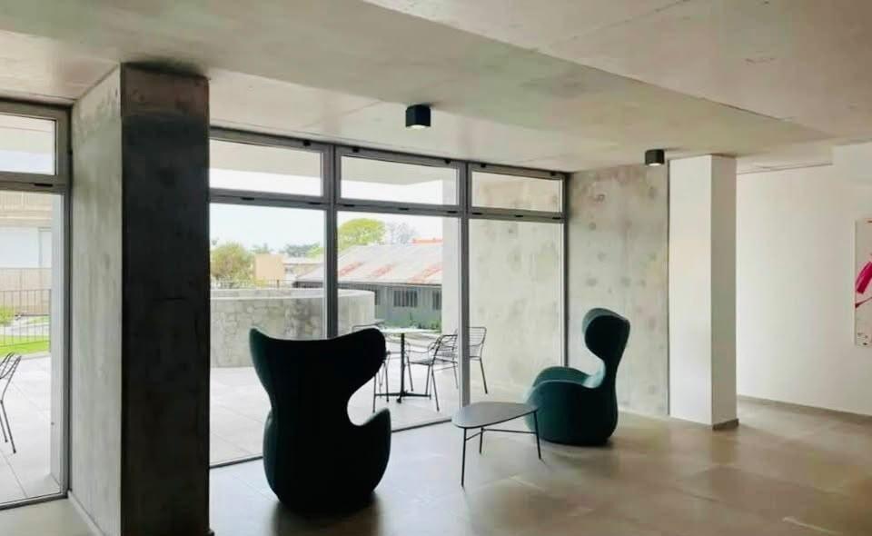 Apartamento en Malvin | Un dormitorio, frente al Plaza Ital
