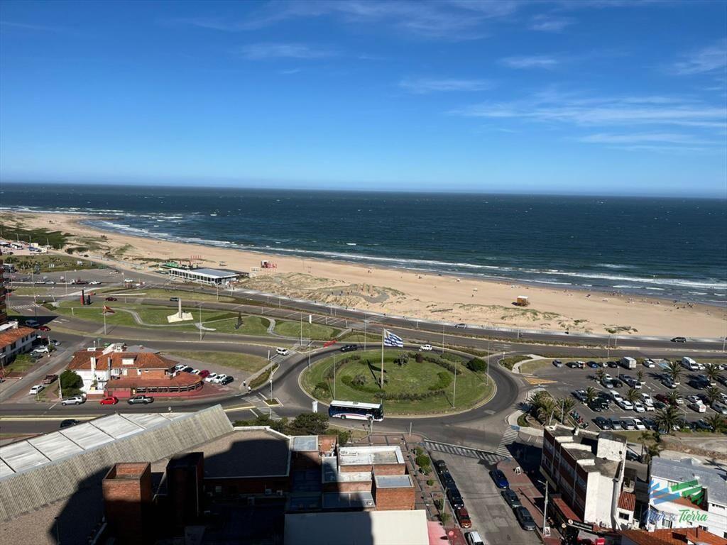 Apartamento en alquiler de 3 dormitorios en Linea