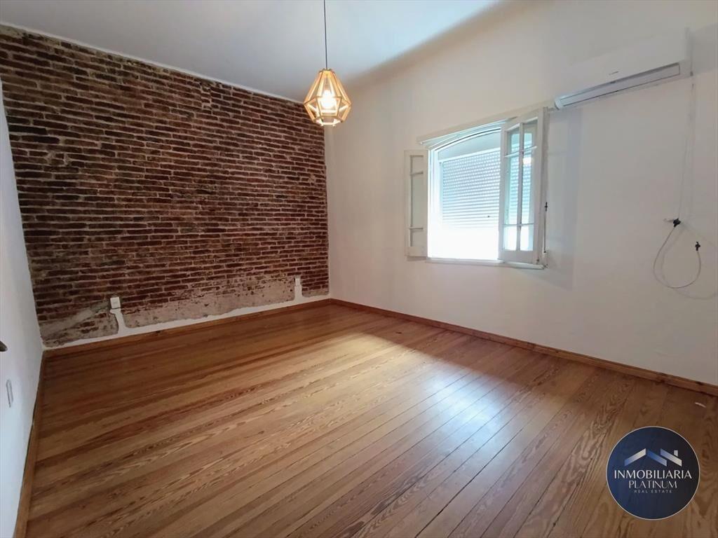Casa en venta 3 dormitorios+altillo c/ cochera en La Bla...