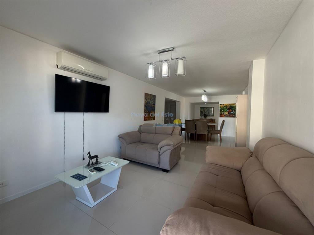 Apartamento de 3 dormitorios en alquiler anual e