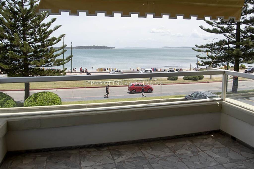 Apartamento en veneta de 3 dormitorios en Malecon