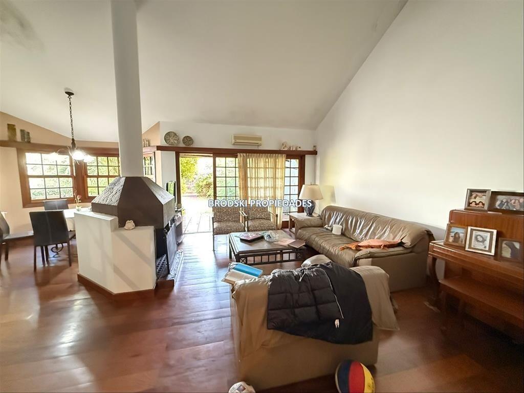 POCITOS NUEVO VENTA DE CASA 4 DORMITORIOS, ESTAR, JARDIN