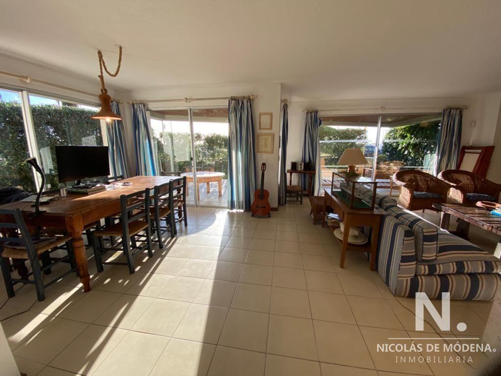 Puerto con 2 suites y dependencia de servicio