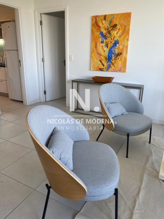 En venta apartamento de 2 dormitorios con balcon en Rooseve