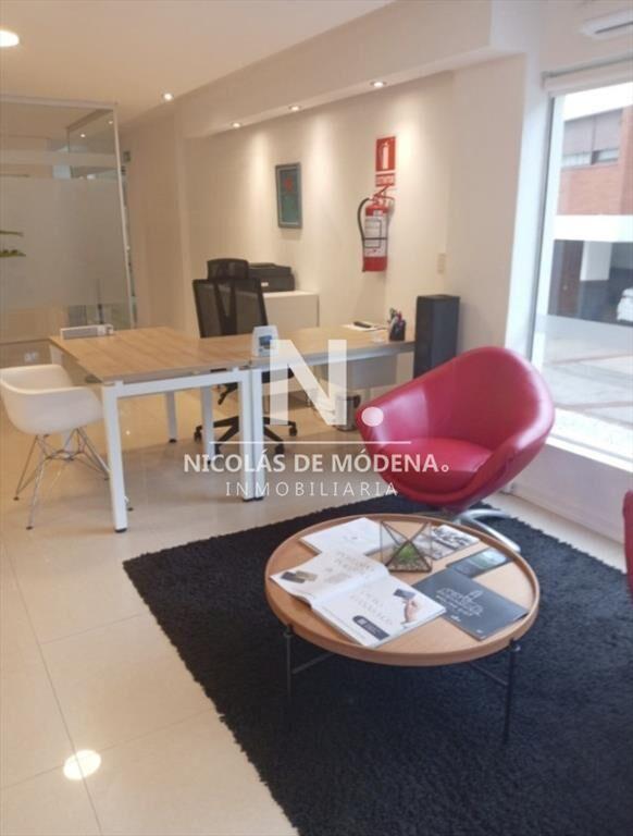 En venta local de 100m2 en Av. Italia, Punta del