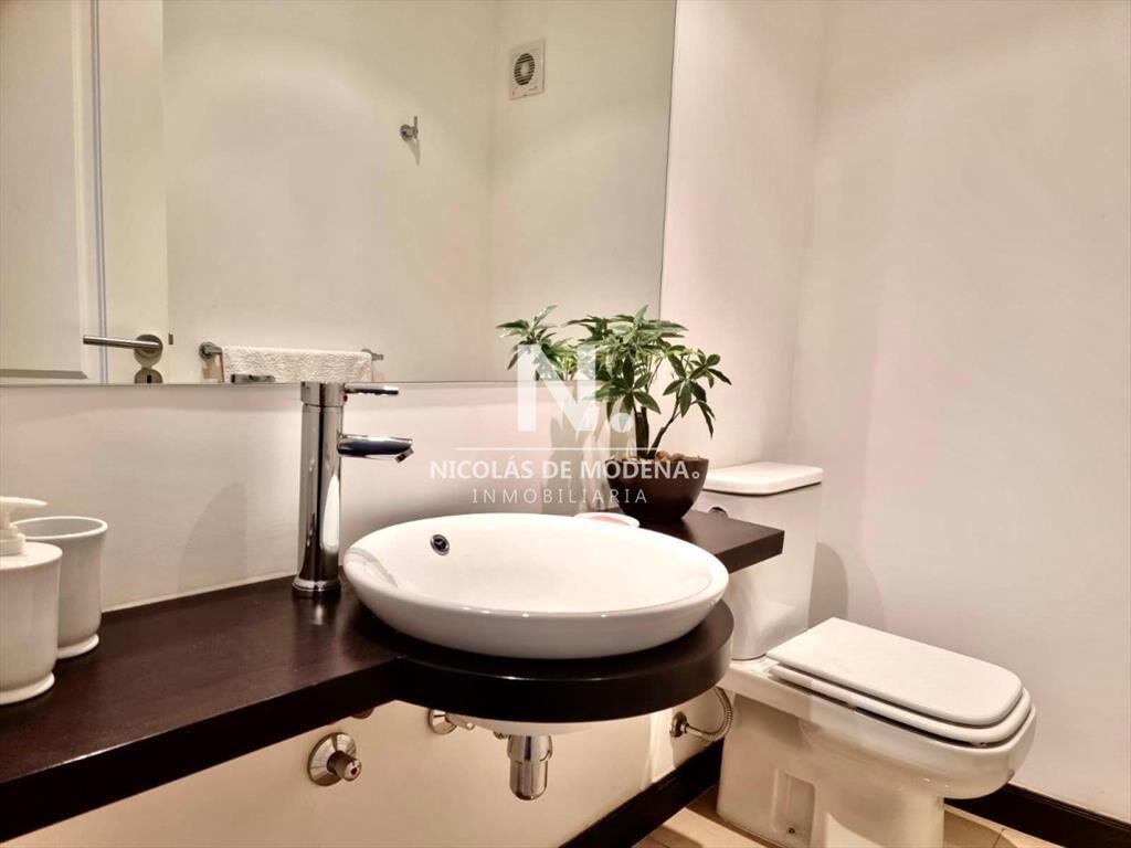 Apartamento en Torre Lobos frente a Playa Brava,