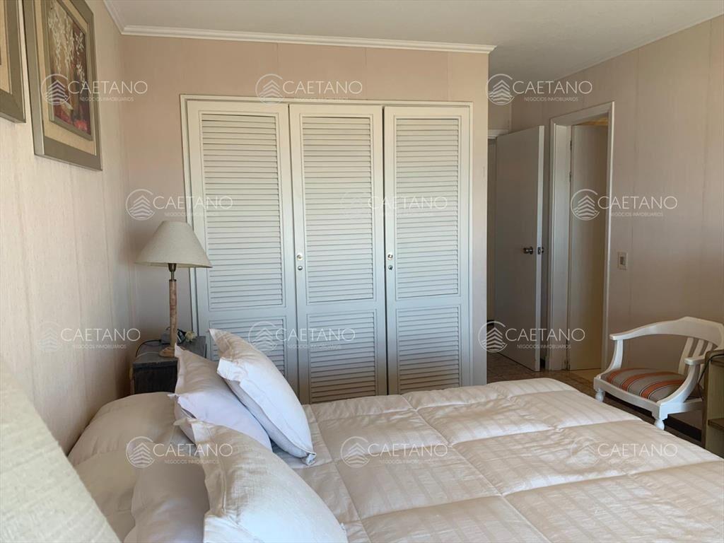 Apartamento en Mansa 3 dormitorios y dependencia,