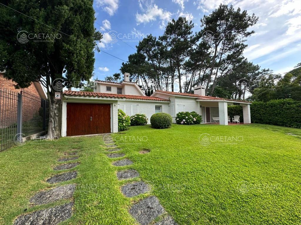 Gran casa estilo tradicional de 4 dormitorios en venta en P