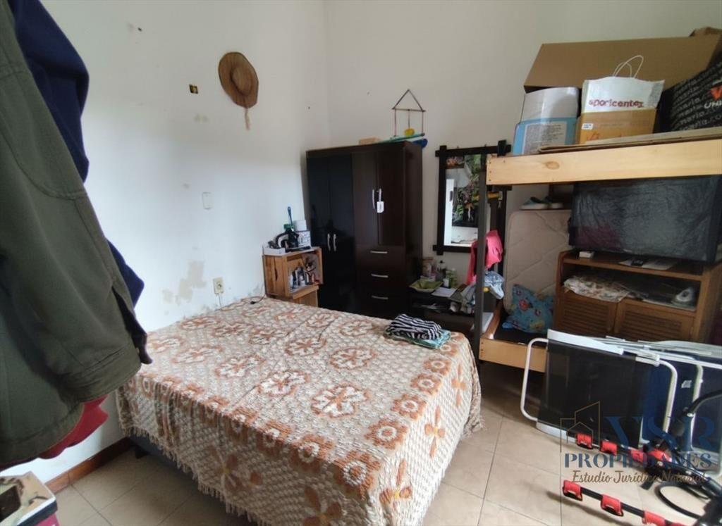 Venta casa la comercial 3 dormitorios, patio c/parriller...