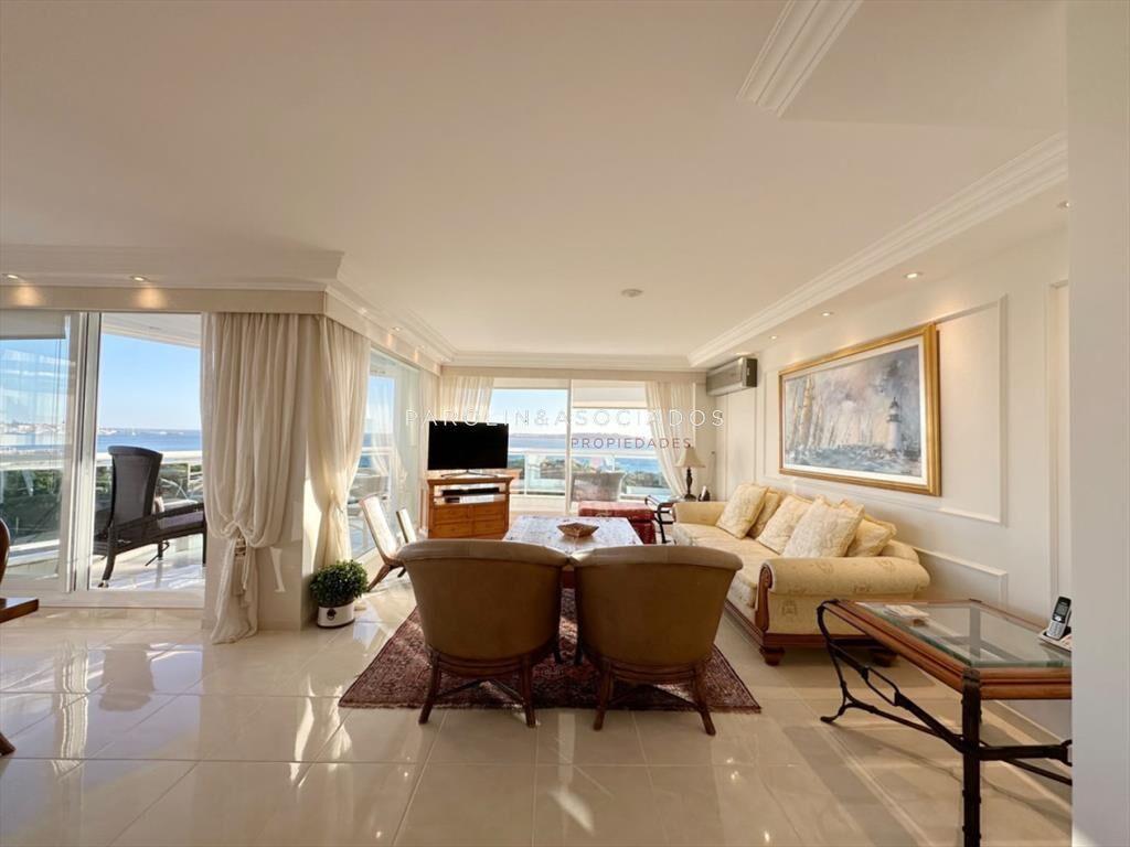 Departamento en Venta de 3 Dormitorios en Tower,