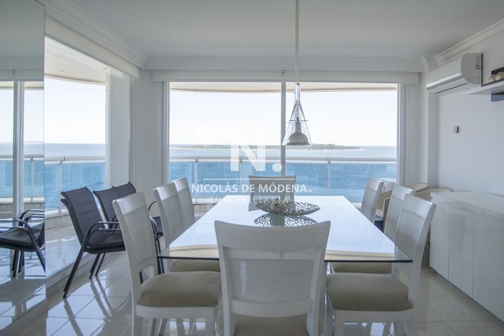 Vende apartamento de 3 dormitorios en Playa Punta