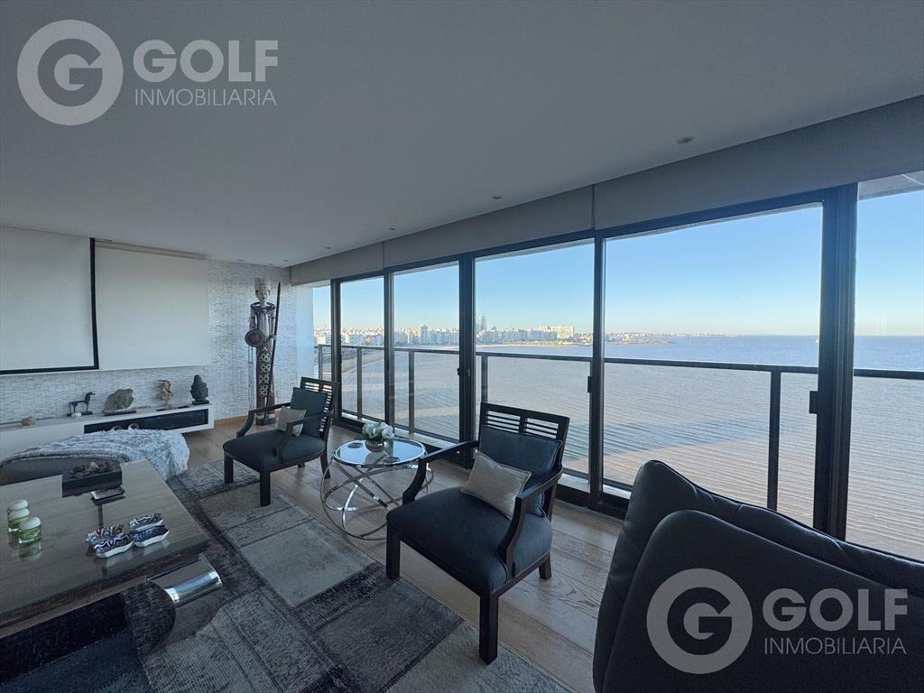 Venta de apartamento DUPLEX sobre Rambla Gandhi con vista a