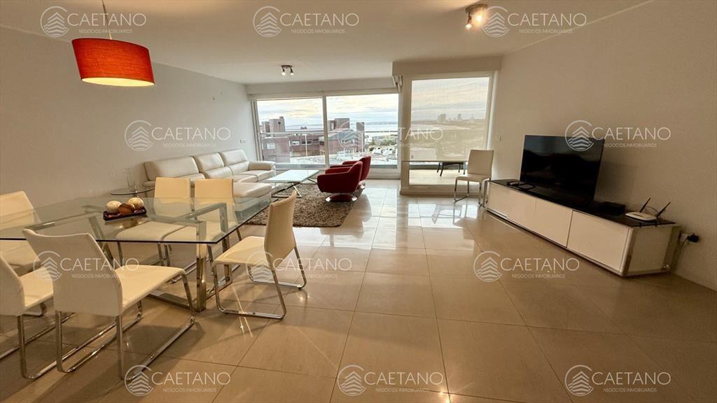Apartamento 3 dormitorios, Playa Mansa punta del
