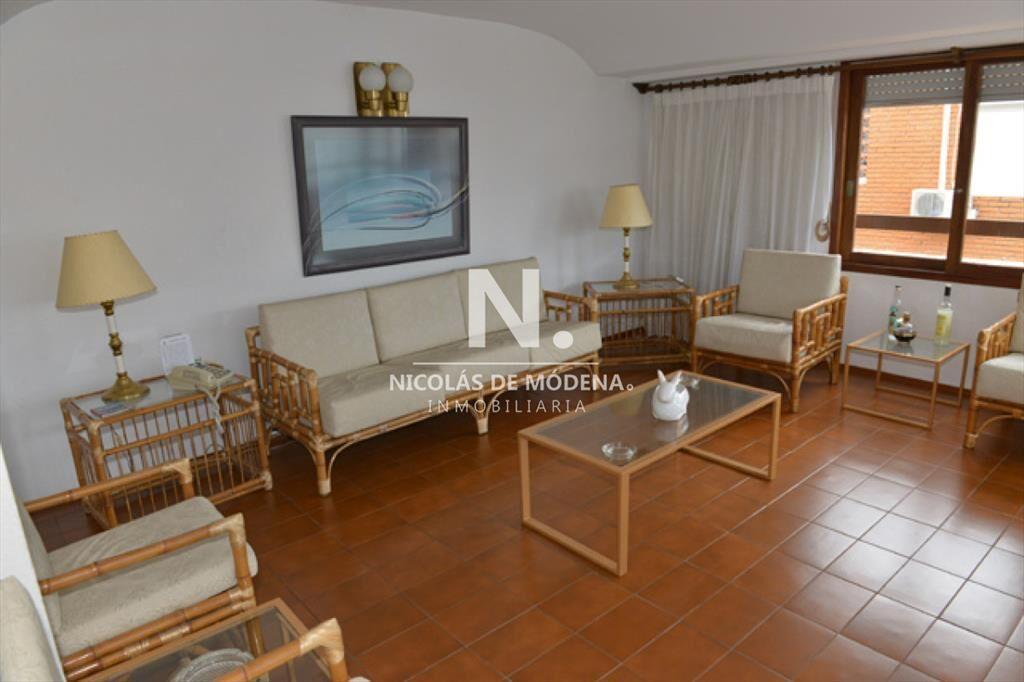 Amplia planta, departamento de 4 dorm + dep en venta, en Pe