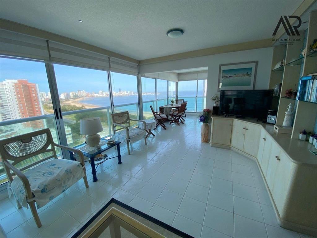 Apartamento en venta c/ cochera en Playa Mansa