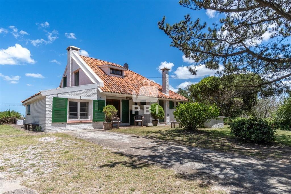 Casa en primera lÃ­nea al mar - Ref : PBI3194
