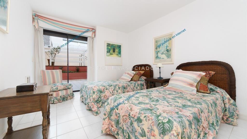 Apartamento en venta de 4 dormitorios en edificio
