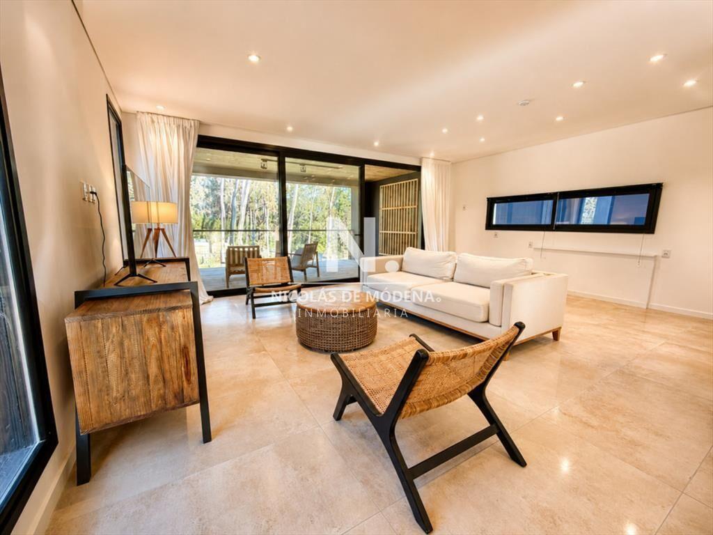 En venta casa de 2 plantas en Bosque Barra, Punta