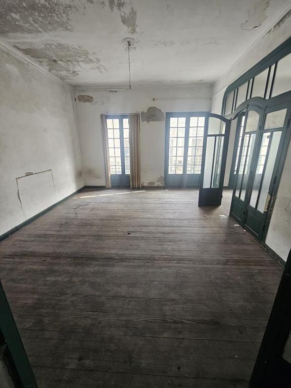 Edificio proximo Plaza Zabala, 488m2 , ascensor, 5 pisos ,