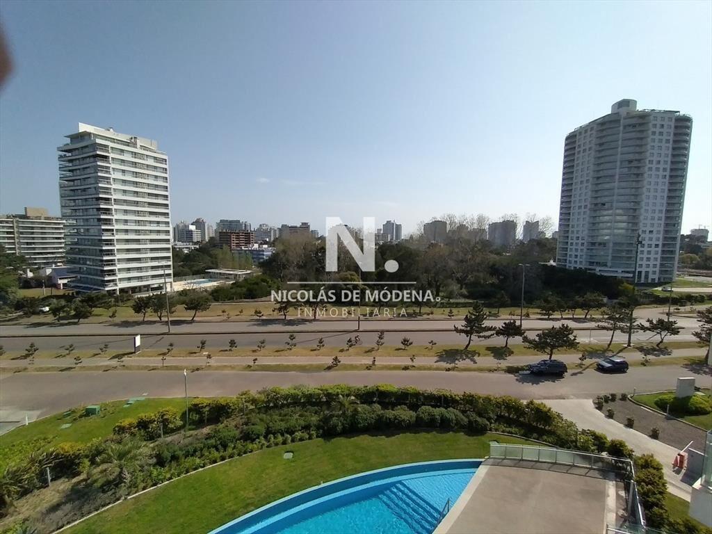 Apartamento en zona de Roosvelt de 3 dormitorios