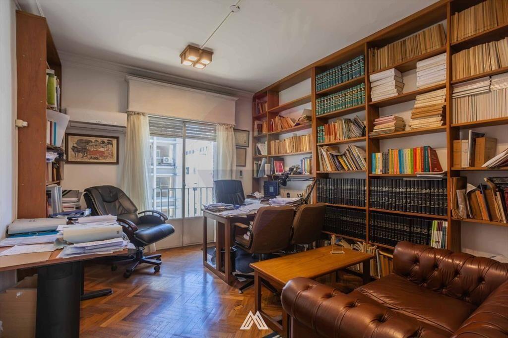 VENTA CENTRO 4 DORMITORIOS CON BALCON