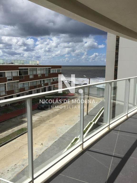 Apartamento de 2 dormitorios en venta en a metros