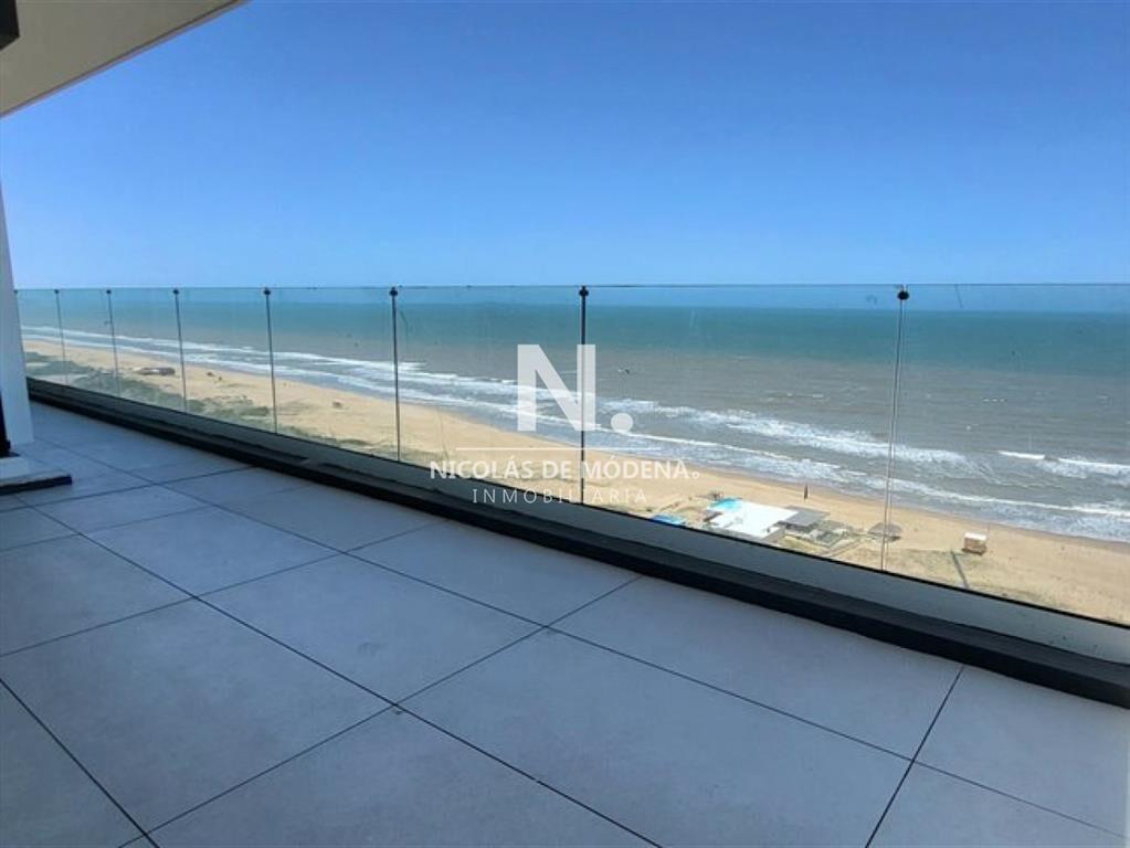 Vende apartamento con hermosa vista, de 4 en del