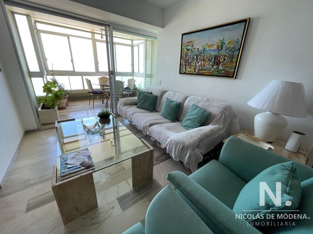 Apartamento de 3 dormitorios en venta en  en Península, Pu