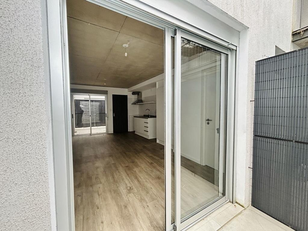 Venta monoambiente con patio con renta en La Comercial