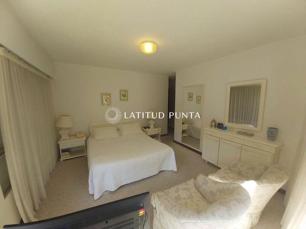 Apartamento en Roosevelt, 3 dormitorios más