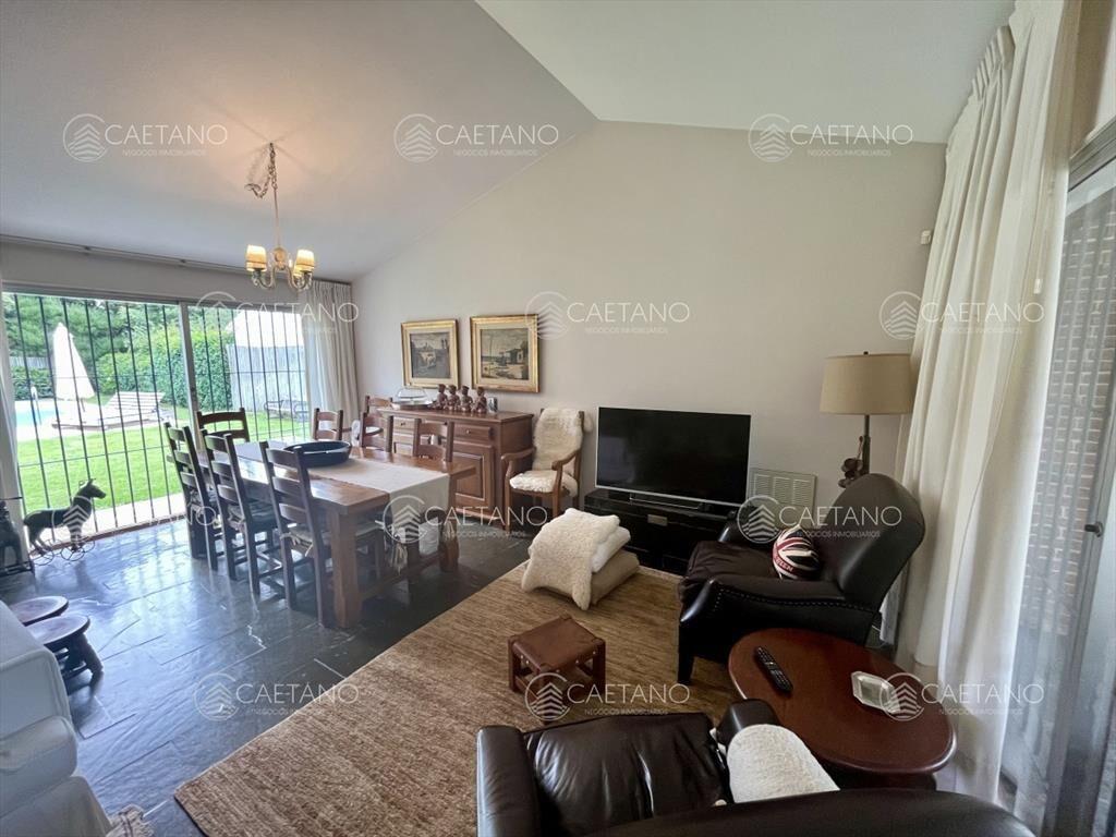 Venta casa 3 dormitorios. Pinares, playa mansa