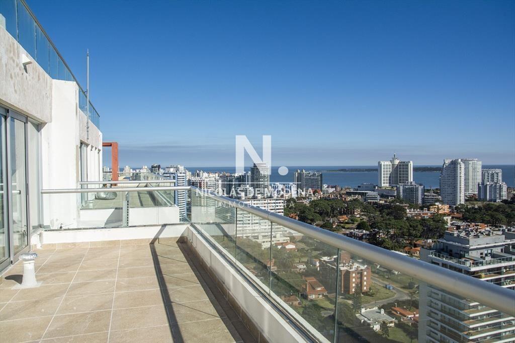 Vende apartamento en Piso Alto, Torre Icon, Aidy