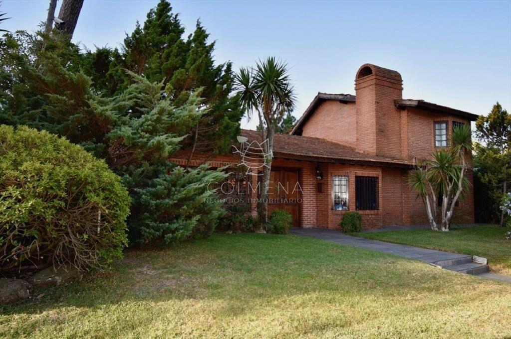 Casa en Playa Mansa de Cuatro Dormitorios en Alquiler Punta