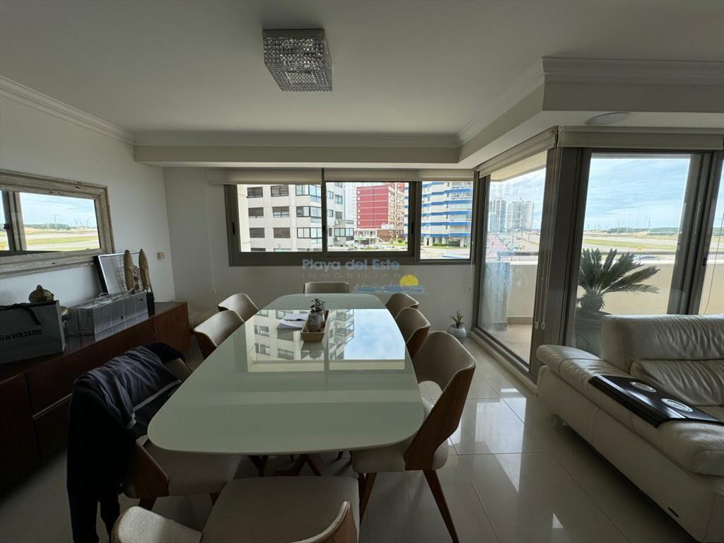 Apartamento de 4 dormitorios en Punta del este ,