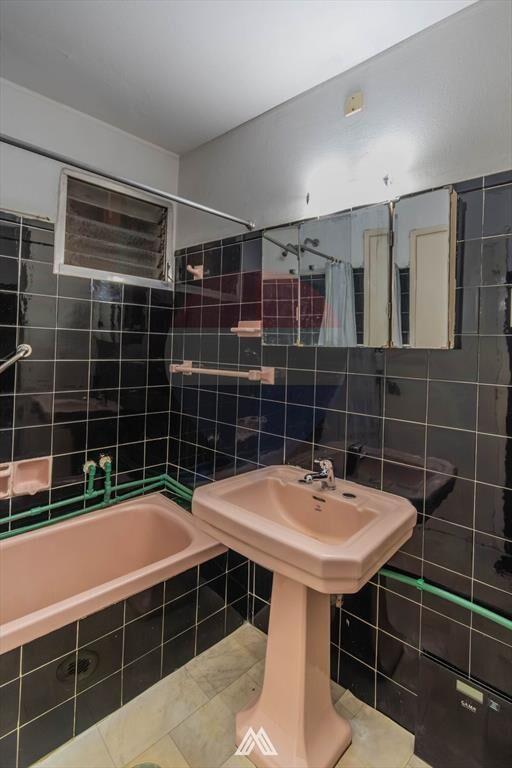 VENTA APTO 3 DORM+SERVICIO, GARAJE PISCINA POCITOS