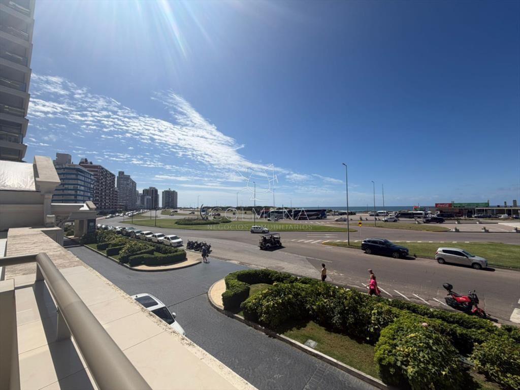 Apartamento en venta de 4 dormitorios en Punta del este , I