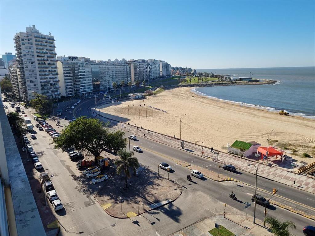 Apartamento -Rambla Pocitos, piso alto , 243 m2 , a recicla