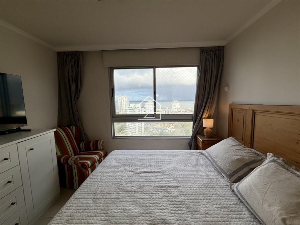 Alquiler apartamento tres dormitorios Punta del