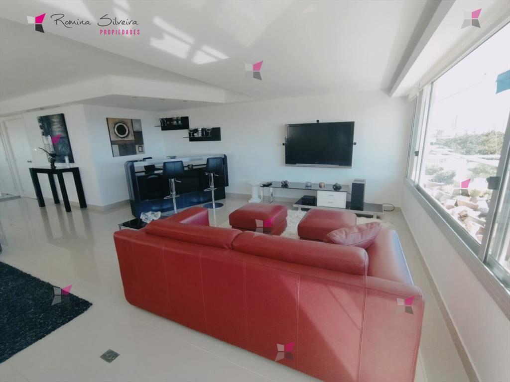 VENTA DE APARTAMENTO DE 3 DORMITORIOS Y DEPENDENCIA EN EDIF
