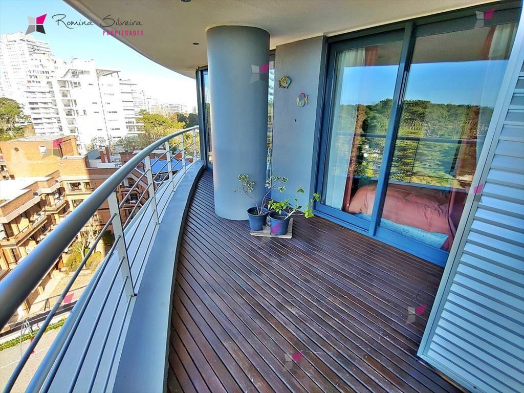 VENTA DE APARTAMENTO DE 2 DORMITORIOS EN TORRE TRESSENTA PU