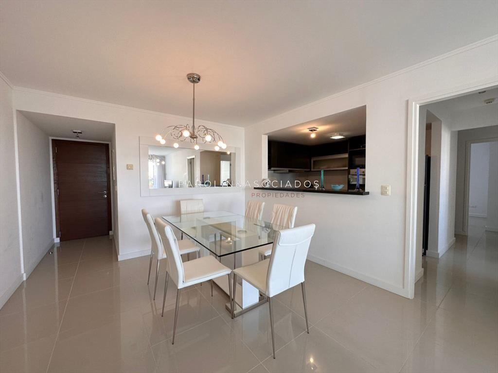 Apartamento de 3 dormitorios en venta en Edificio