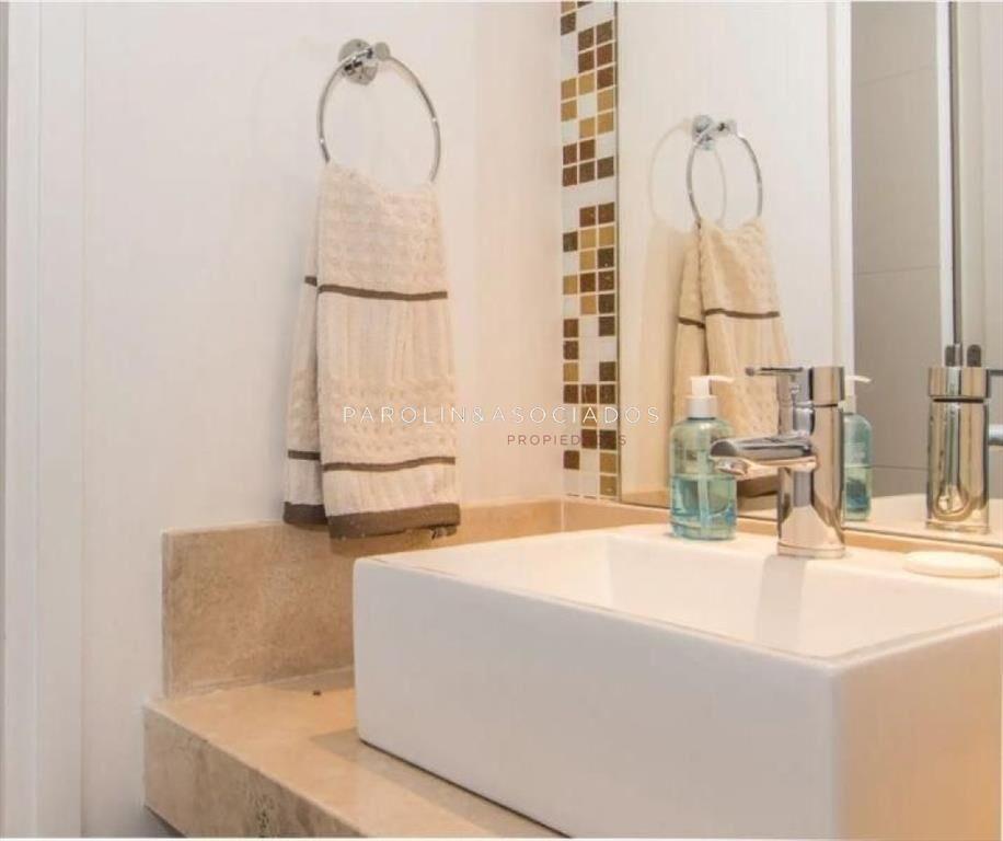 Apartamento en venta en piso alto en Forest Punta