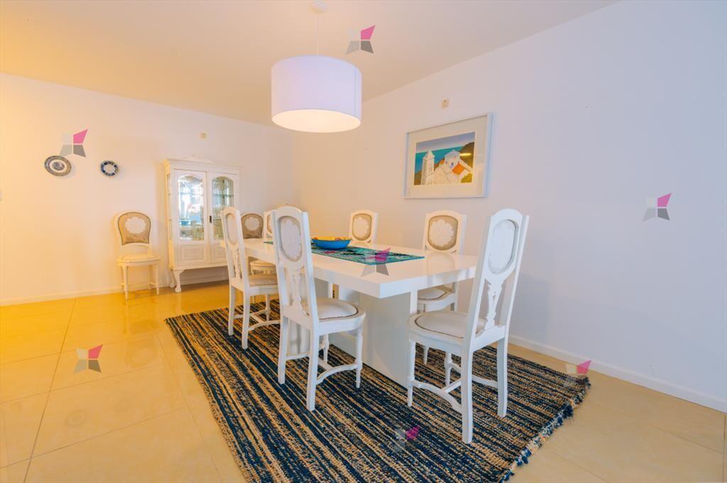 VENTA DE APARTAMENTO DE 3 DORMITORIOS Y SERVICIO