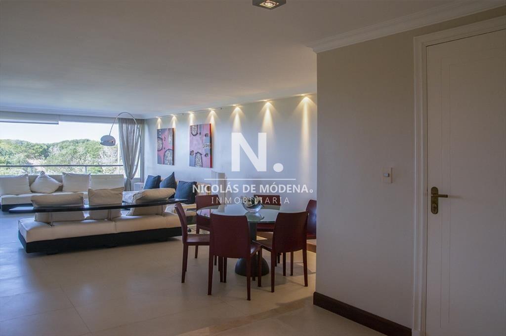 Apartamento de 4 dormitorios en Punta del Este al