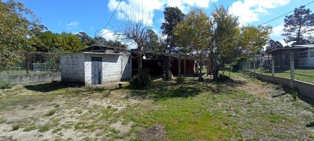 Casa en Jaureguiberry, jardín y fondo arbolado con parrille