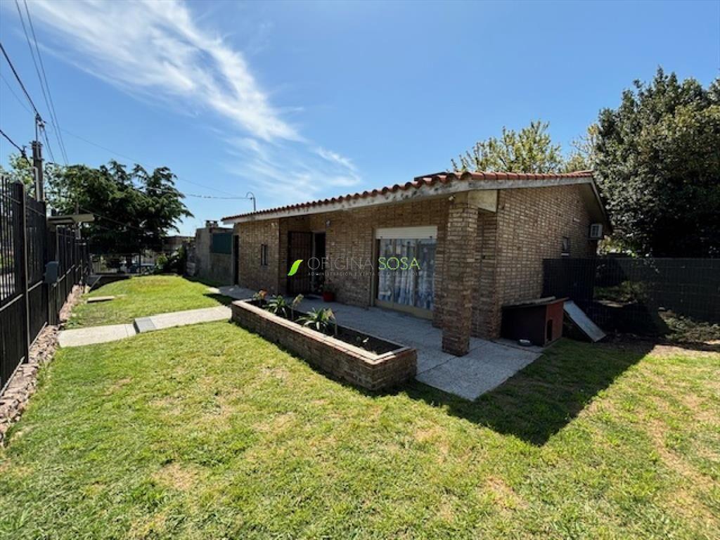 Oficina Sosa - Gauchos esquina Raffo chalet de buena constr