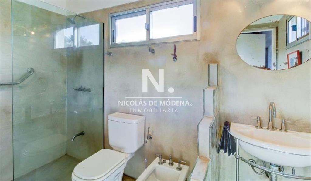 En Alquiler impecable casa con un entorno